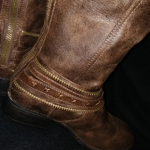 Kohl's brown leather boots. - Picture 5 of 10
